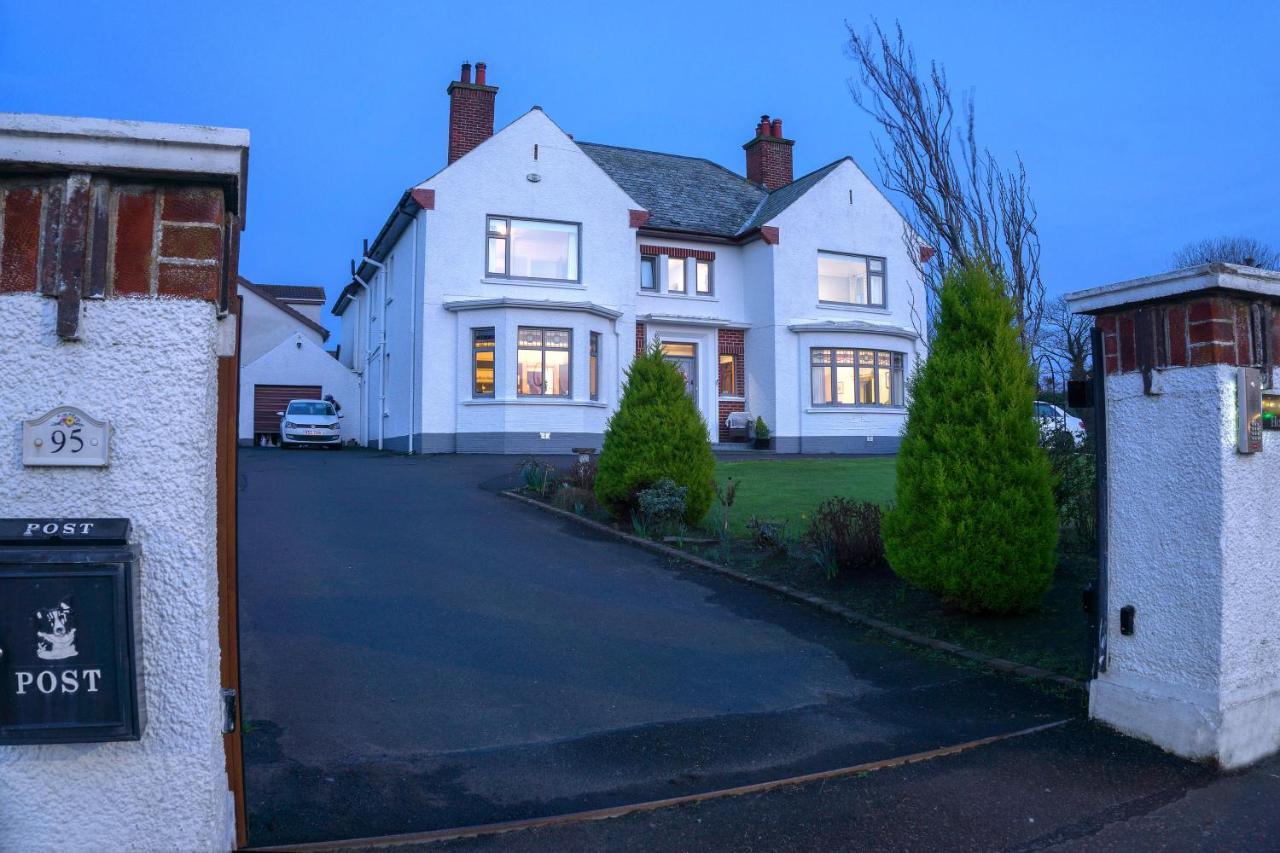 Hotel Larkhill House Portrush Exterior foto